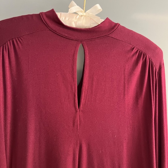 Amour Vert Long-Sleeved Blouse w/ Keyhole Neckline - Picture 9 of 16